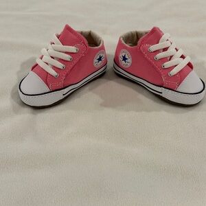 Converse Infant Crib Shoes in Pink and White. Brand New! F50